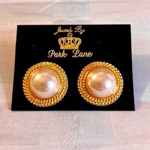 Park Lane Gold and Cream Elegant Accessory